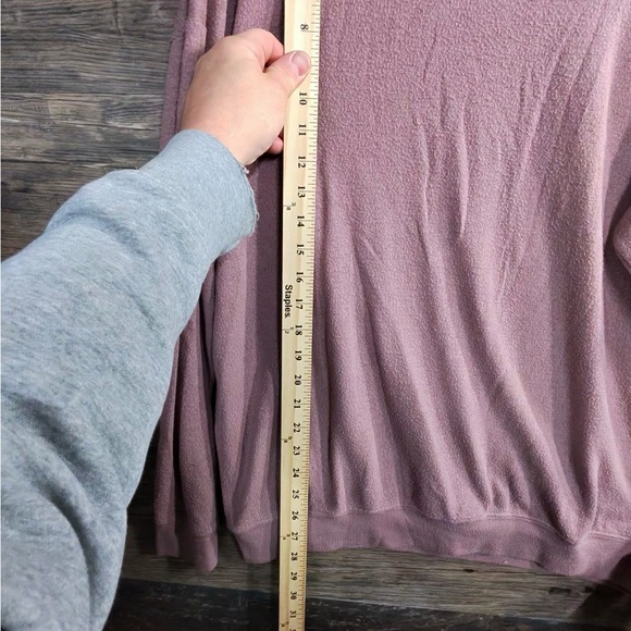 ALO Yoga Women's Mauve Overdsized Sweatshirt - Picture 6 of 9